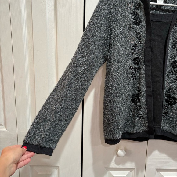 CATHY DANIELS Women’s Long Sleeve Floral Embroidered Sweater - gray/black size S - Picture 3 of 6
